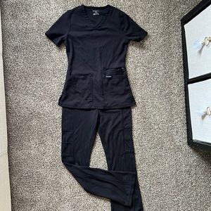 Jaanuu yoga scrub set